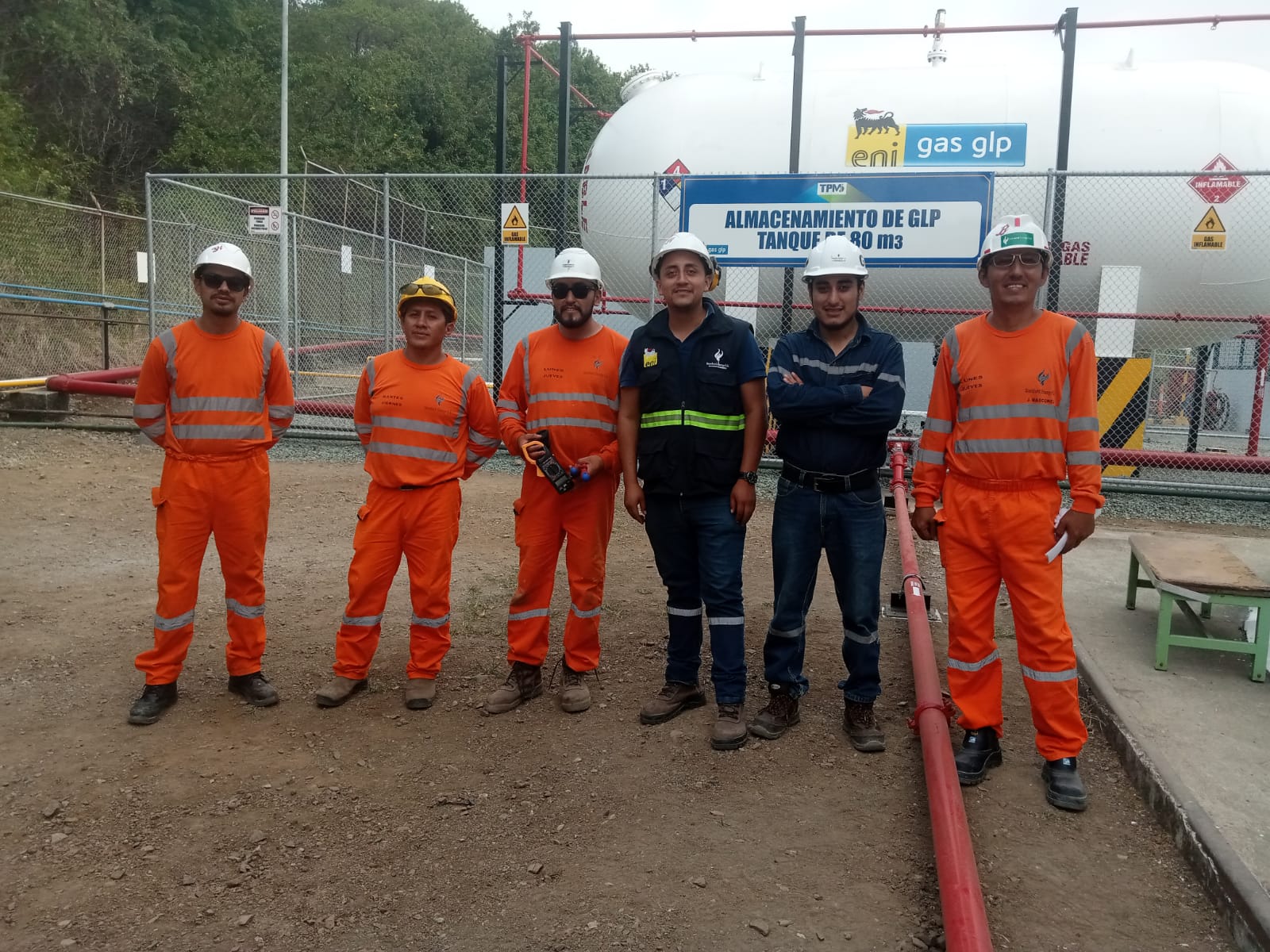 Equipo técnico de Standard Energy en obra